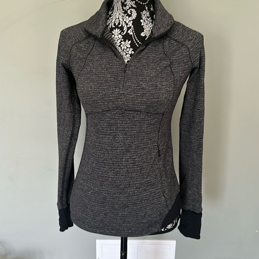 Lululemon size 4 Runderful 1/2 Zip Pullover